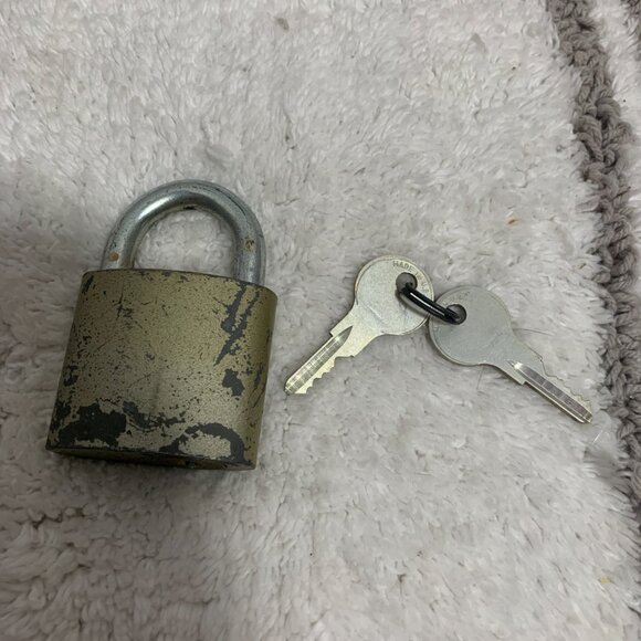 Vintage Yale Padlock Two Original Keys - Picture 2 of 6